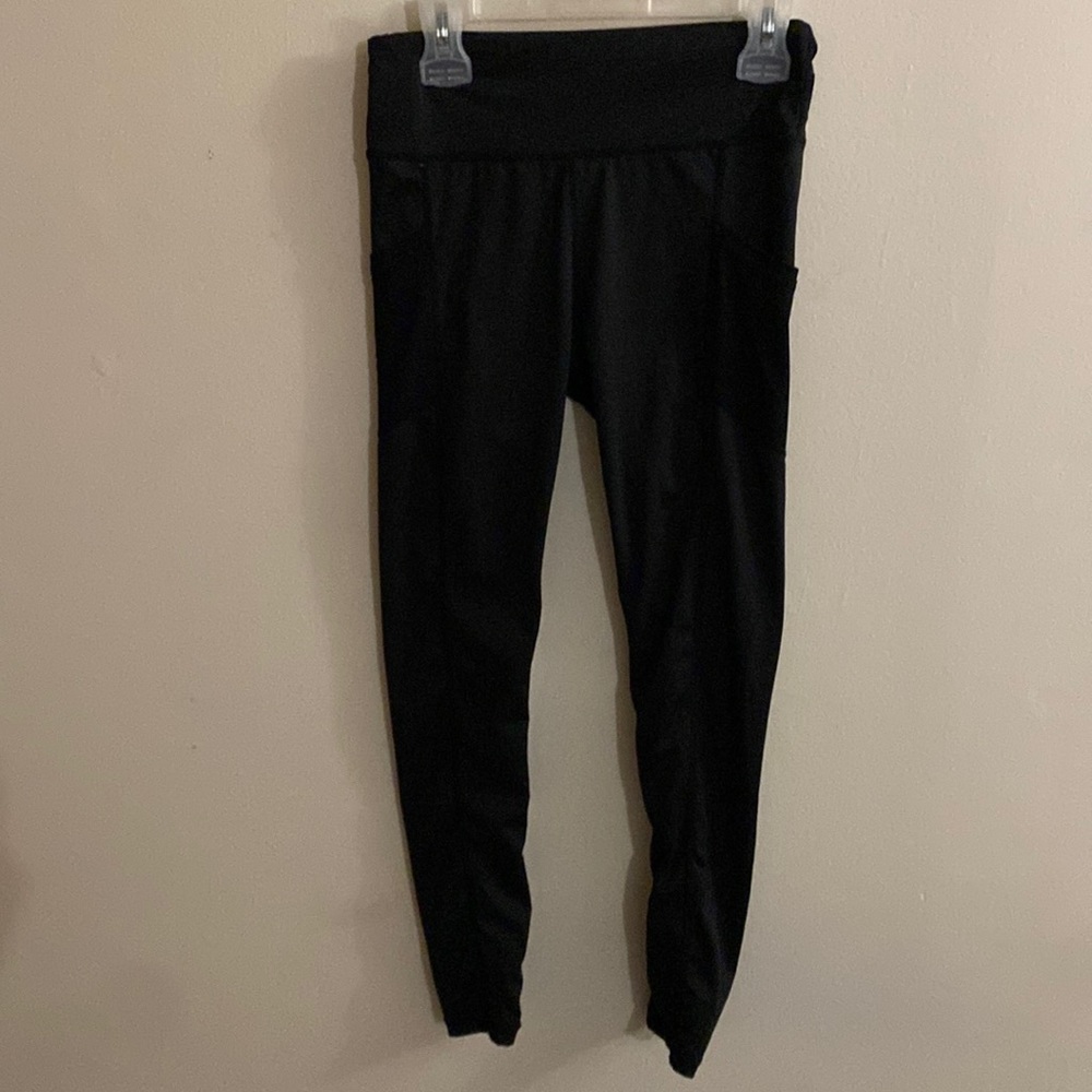 Black leggings with side pockets